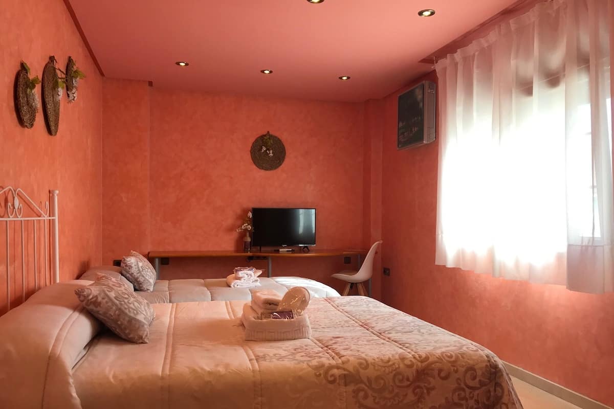 Standard Double Room | Desk, laptop workspace, WiFi (free)