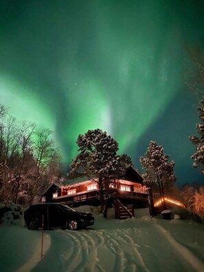 Exterior - Beautiful cabin with sauna & Jacuzzi with wonderful view in idyllic Malangen (Mestervik)