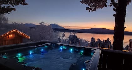 Belle et confortable cabine avec sauna et la vue magnifique dans l'idyllique Malangen