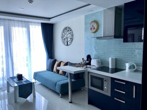 商务套房 | 私人厨房 | 大冰箱、微波炉、炉灶、茶具/咖啡用具