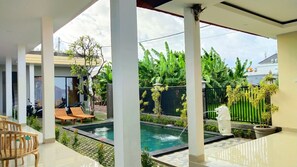 Terrace/patio - Umah Dangin Guesthouse - Hostel (Munggu)