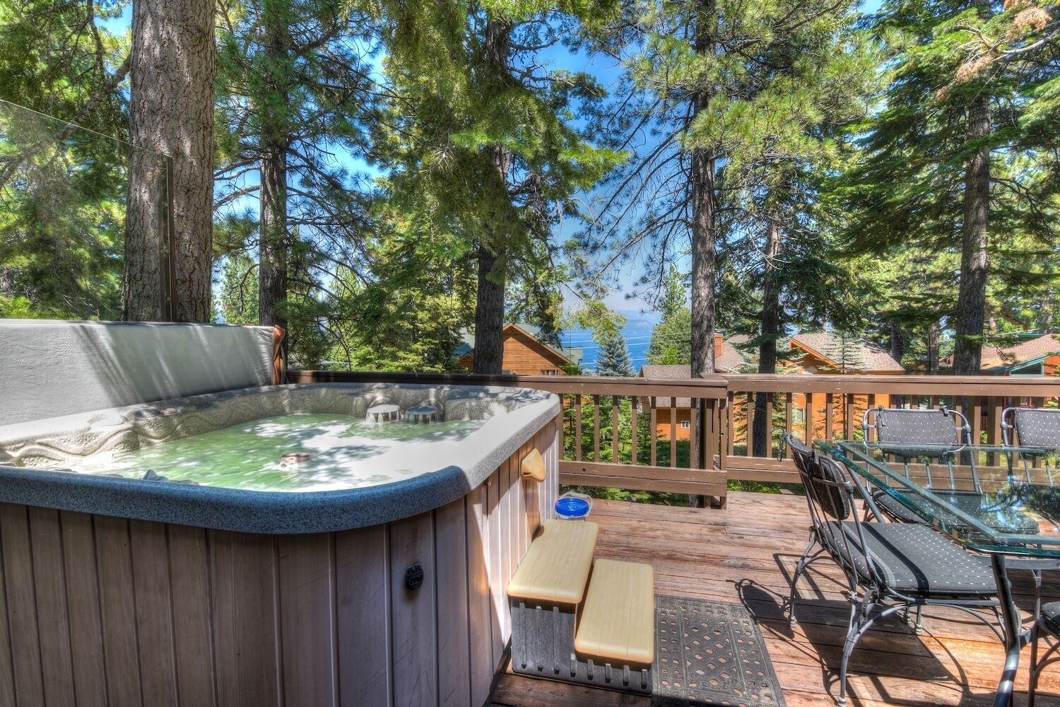 Hot tub and Lake Views! Tahoe City close by!