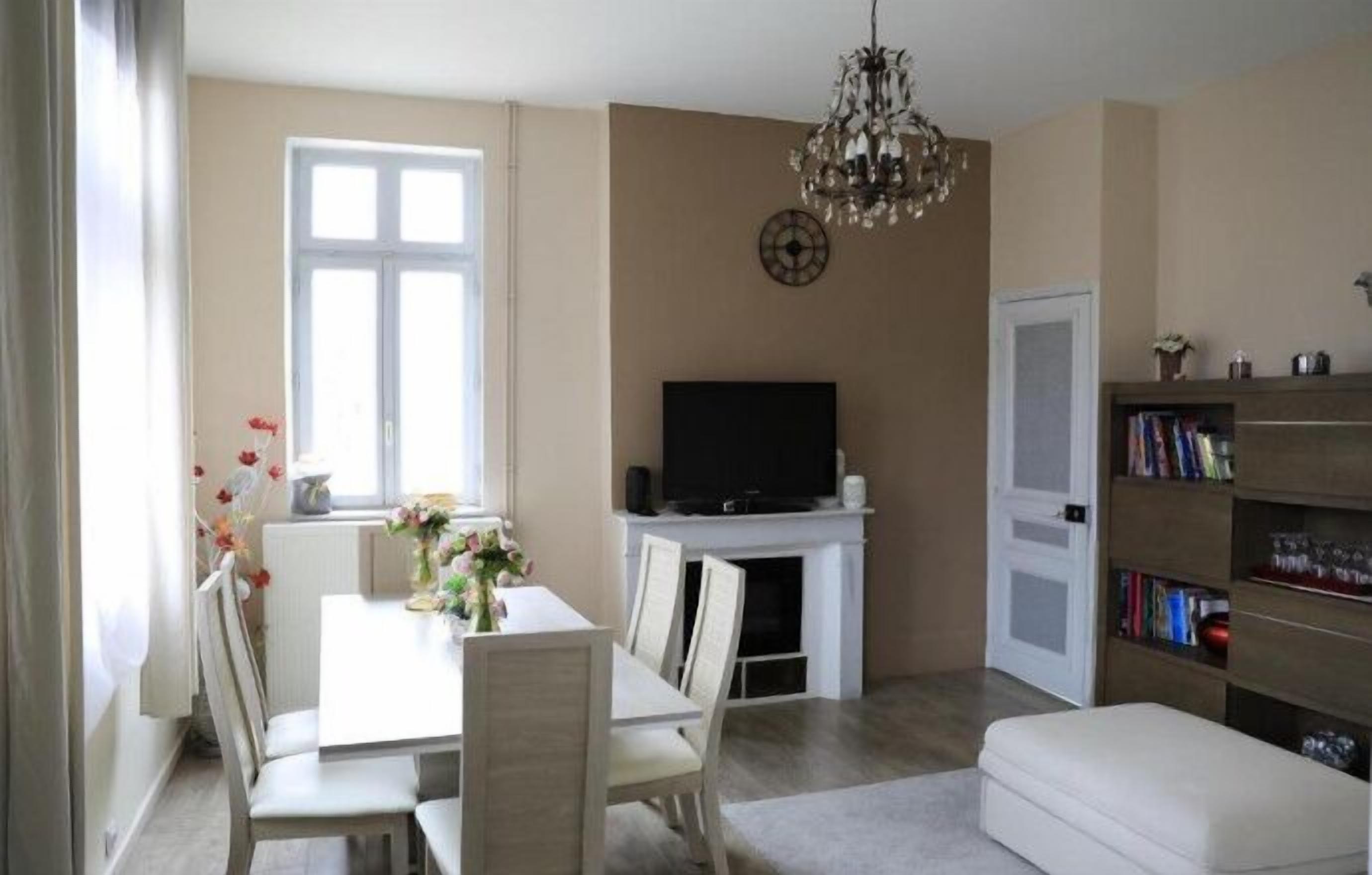 Télévision, cheminée