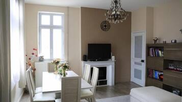 Télévision, cheminée