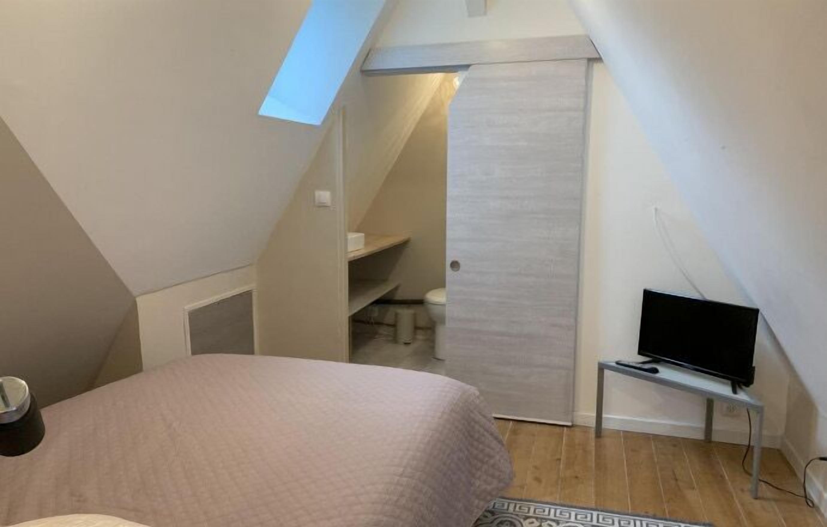2 chambres, fer et planche à repasser, Wi-Fi gratuit, draps fournis