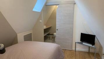 2 chambres, fer et planche Ă repasser, Wi-Fi gratuit, draps fournis