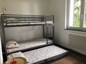 2 bedrooms, WiFi, bed sheets - A confortable nest, guarded by a big lebanon cedar tree,   (imperia)