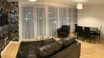 Apartment, 2 Bedrooms | Living room