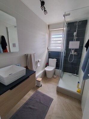 Badekar og hårføner