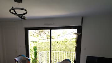 Télévision, table de tennis de table