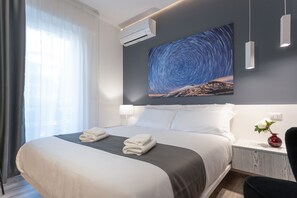Egyptian cotton sheets, premium bedding, down comforters - 4Suite (Catania)
