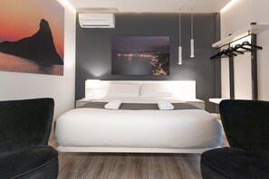 Egyptian cotton sheets, premium bedding, down comforters - 4Suite (Catania)