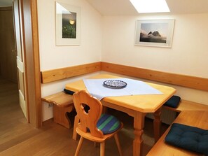 Apartment, 2 Bedrooms, Balcony, Mountain View (Marie-Anne) | In-room dining