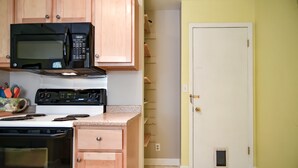 A kitchen with a microwave, stove, and cabinets. - SWEET! near Downtown PWR & LIGHT Westport KUMC (Kansas City)
