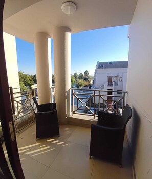 Mount Royal 44 with balcony | Terrace/patio - Mount Royal Morningside (Sandton)