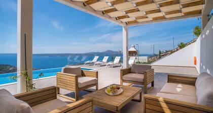 Une vue époustouflante sur la baie de Souda-Chania, et les montagnes Blanches