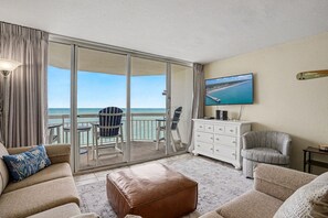 Condo, 2 habitaciones | Área de sala de estar | Televisión