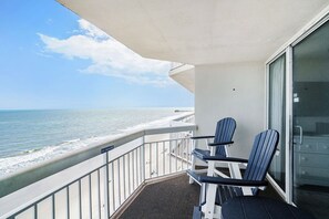 Condo, 2 Bedrooms | Property grounds