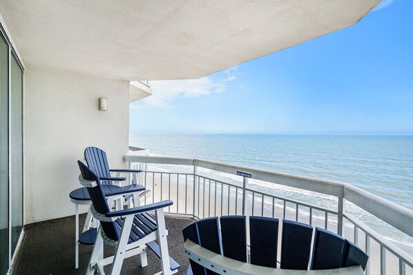 Condo, 2 Bedrooms | Property grounds