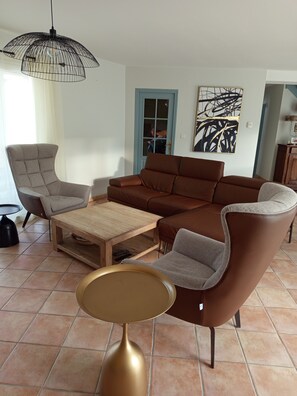 Télévision, livres, imprimantes