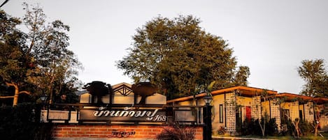 Fachada del alojamiento - Noche