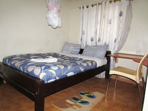 Double Room | Desk, free WiFi, bed sheets - Embonga Dream City Resort (Kisii)