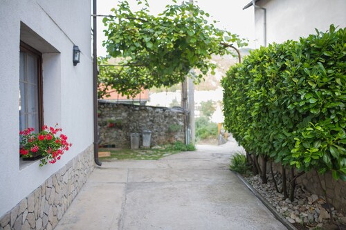 Family  house, quiet location,front yard, free parking, close to the Old bridge.