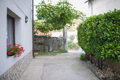 Family house, quiet location,front yard, free parking, close to the Old bridge.
