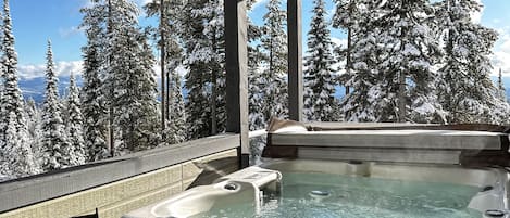 Tina de hidromasaje al aire libre