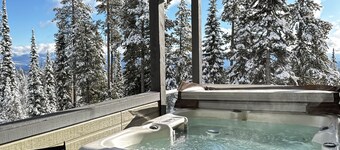 The Howling Wolf | Beautiful Chalet | Private Hot Tub | Pet friendly| Ski in/out