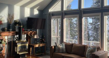 The Howling Wolf | Beautiful Chalet | Private Hot Tub | Pet friendly| Ski in/out