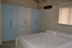 2 bedrooms, iron/ironing board, free WiFi
