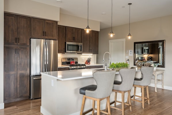 Fridge, microwave, oven, stovetop