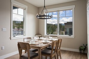 Dining - Downtown WP Loft 207 I Hot Tub I Great Views I Heated Garage I Discounted Attractions (Winter Park)