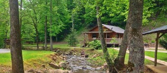 Romantique Creekside Cabin Ă seulement 3 miles de Downton Bryson City!