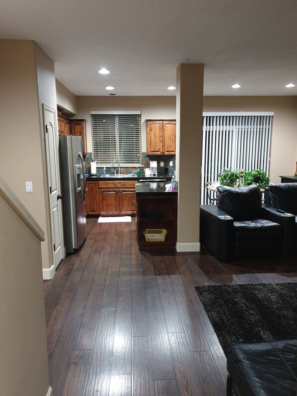 المنشأة من الداخل