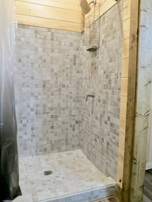 Shower, towels, toilet paper - Ashmoor Cabin - Ridgetop Setting - Trails on Property (Nelsonville)