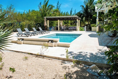 Hopewell Villa w/Pool & walk to Grace Bay beach 🏖 