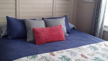 2 bedrooms, travel crib, free WiFi