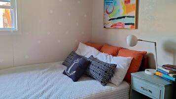 2 bedrooms, travel crib, free WiFi