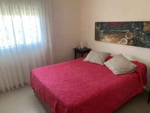 2 bedrooms, iron/ironing board, WiFi, bed sheets
