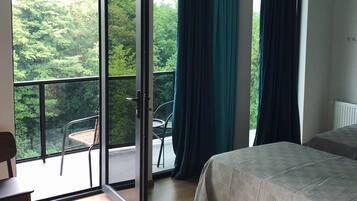 2 bedrooms, iron/ironing board, WiFi