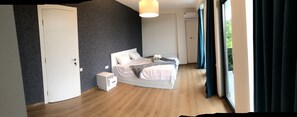 2 bedrooms, iron/ironing board, WiFi
