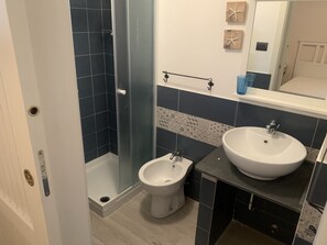 Bathroom - Villa Oblo 'Garden and Pool - Recanati - Taormina (Giardini Naxos)