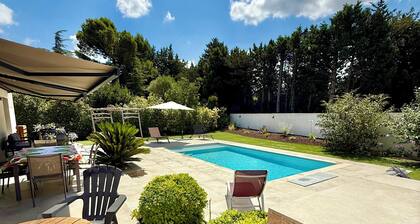 Moderne, klimatisierte Villa, 2 Schlafzimmer mit Pool und Spa