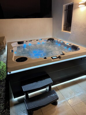 Bain à remous extérieur