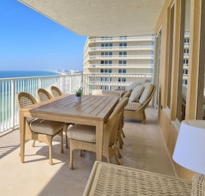 Outdoor dining - Beautiful 3 bedroomTreasure IslandViews from every room,hot tub,wraparound deck. (Panama City Beach)