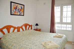 2 bedrooms, iron/ironing board, free WiFi, bed sheets - Las Violetas 2 bed apt, Villamartin Plaza, Golf, Beach Sun & Food (Orihuela Costa)