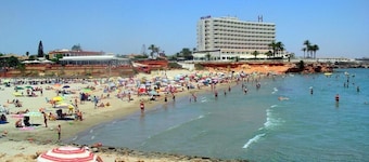 Las Violetas 2 bed apt, Villamartin Plaza, Golf, Beach Sun & Food
