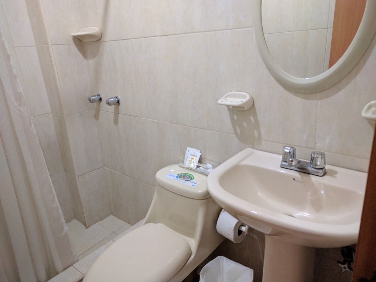 Ducha, toallas, jabón y champú